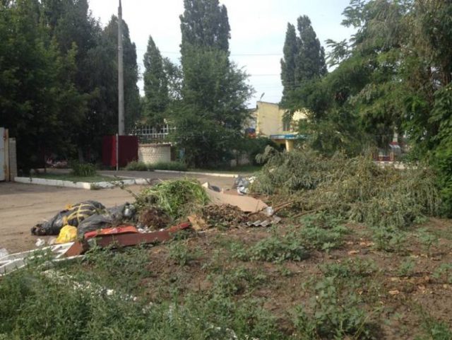 Мертвый город, заваленный мусором